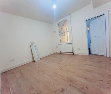 4 bedroom terraced house to rent - Photo 3