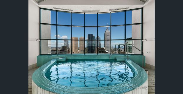 Fully furnished 2b2b close to everything!! - Photo 1