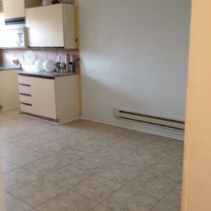 $1,700.00 St. Léonard, 5 1/2-2nd Floor - Photo 2