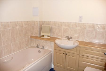 2 bedroom apartment to rent - Photo 3