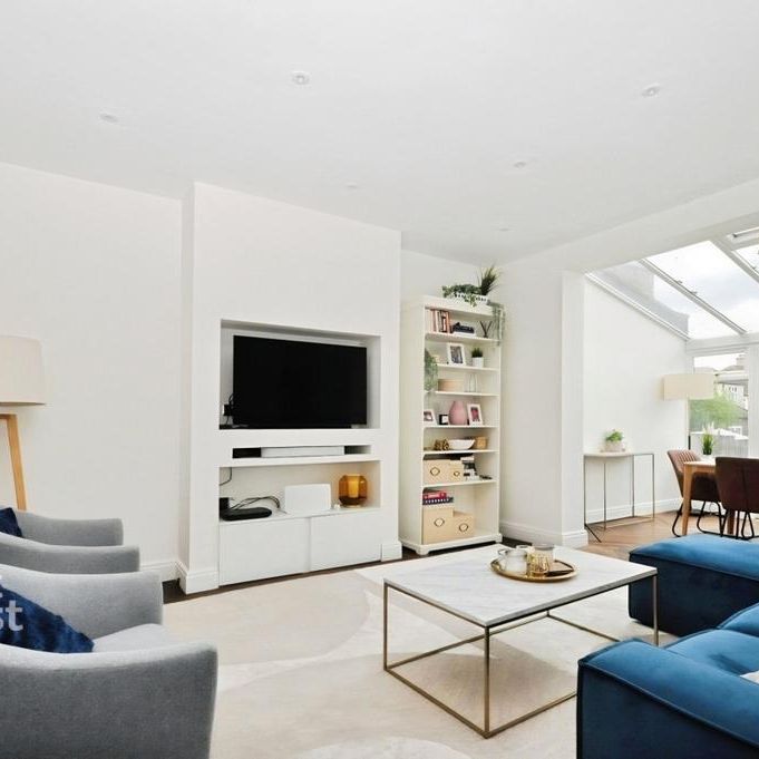 3 bedroom semi-detached house to rent - Photo 1