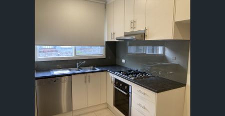 Two‑bedroom unit in a convenient location. - Photo 5