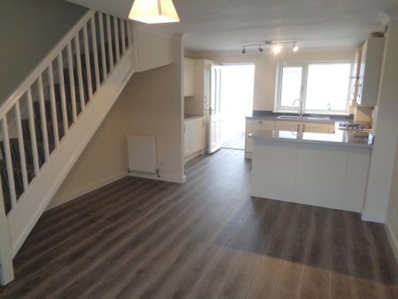 2 bedroom terraced house to rent - Photo 4