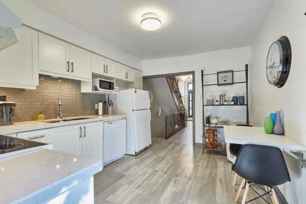 Queen West Toronto Furnished House Rental on Shaw Street - Chic 3 Bedroom, 2 Bathrooms with Private Yard and Stylish Decor - Photo 1