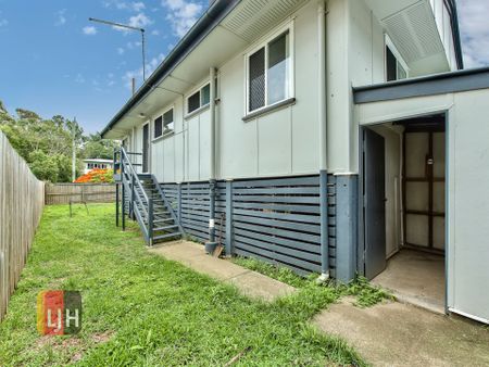 3 BEDROOM HOME WITH AIR CONDITIONING CLOSE TO EVERYTHING - Photo 5