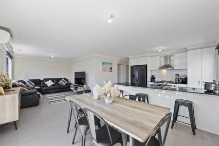 MODERN & STYLISH - Photo 3