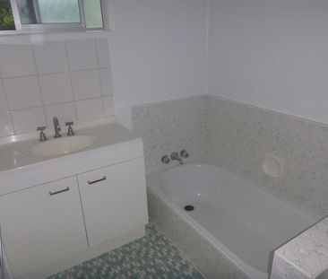 LOCATION LOCATION LOCATION! - Photo 5