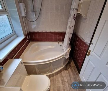 3 bedroom semi-detached house to rent - Photo 5