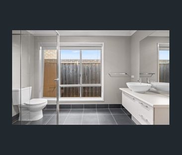 Stylish Family Living in Prime Fraser Rise Location - Photo 2