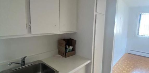 2 CH - 1 SDB - Saint-Jean-sur-Richelieu - $1,295 /mo - Photo 2