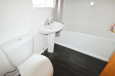 2 bedroom end of terrace house to rent - Photo 4
