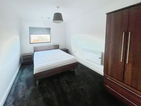 3 bedroom Flat To Let - Photo 4