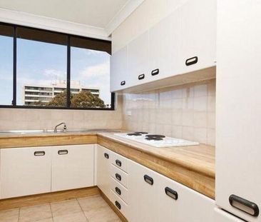 Fantastic 2-Bedroom Apartment in the Heart of Artarmon - Photo 2