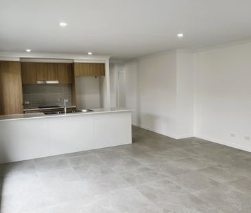 20 Flame Tree Road, Cotswold Hills QLD 4350 - House For Rent | Domain - Photo 5