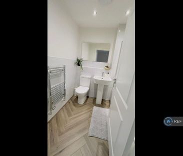 1 bedroom in a house share to rent - Photo 5