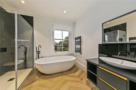 4 bedroom end of terrace house to rent - Photo 2