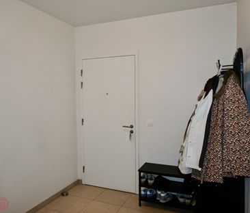 Recent appartement met 2 slaapk, terras en autostaanplaats. - Photo 3