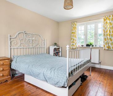 4 bedroom semi-detached house to rent - Photo 4