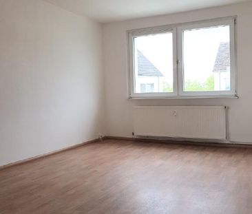 neu renovierte 4 Raum Wohnung im 2.OG - Foto 1