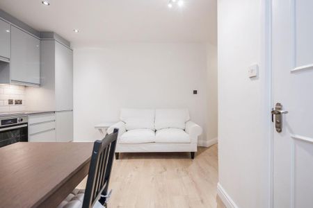 3 bedroom flat to rent - Photo 2