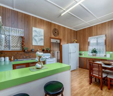 SPACIOUS FAMILY LIVING WITH CHARACTER & HUGE BACKYARD IN WALKERVALE - Photo 6