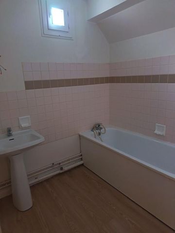 Location Maison 5 pièces 126m² EU 76260 - Photo 2