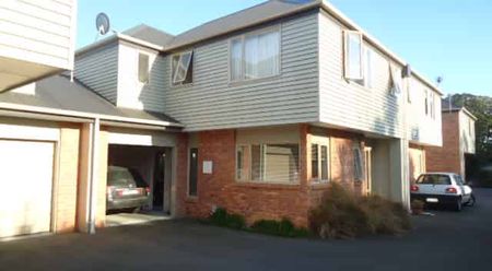Modern semi-furnished 3 bedroom townhouse! - Photo 5