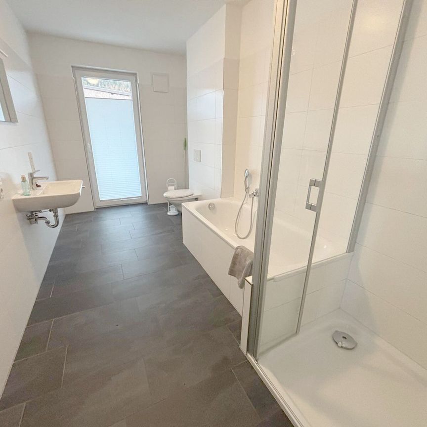 Trier- Ihr Platz zum Ankommen- stilvolle 4-Zimmer-Wohnung mit umlaufendem Balkon, EInbauküche und Tiefgaragenstellplatz auf 137 m², - Photo 1