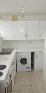 Addlestone, KT15 - Photo 4