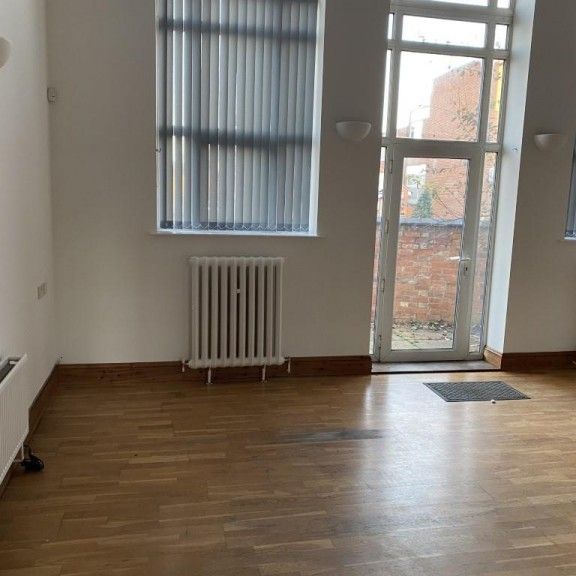 1 BED Apartment To rent - Photo 1