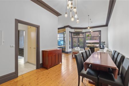 Fully Furnished Three-Bedroom Home in Prime Richmond Location! - Photo 3