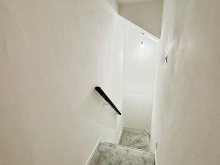 2 bedroom end of terrace house to rent - Photo 4