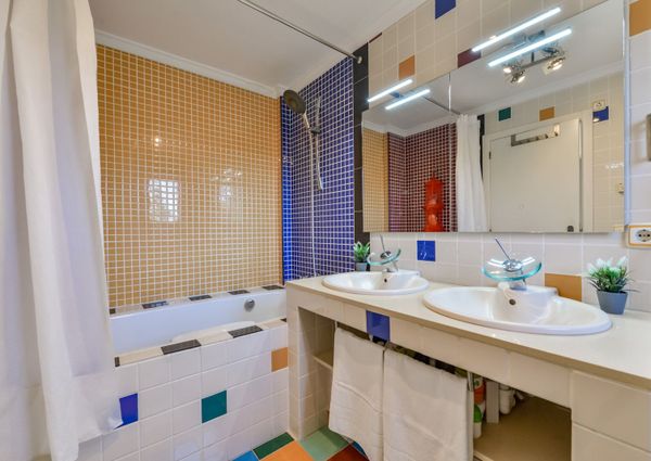 FOR RENT VILLA MORAIRA with 4 bedrooms for LONG TERM NEAR THE BEACH AND THE CITY