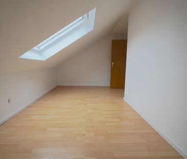 Geräumige Dachgeschosswohnung im Herzen von Bedburg-Hau - Photo 1