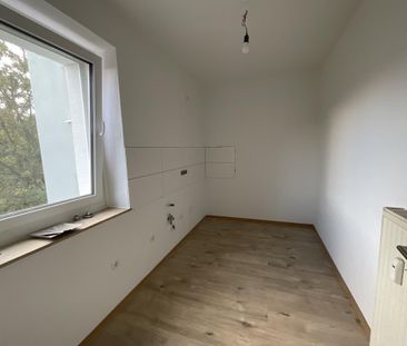 Bezugsfrei! Modernisierte 2 ZKB-Balkon-Wohnung in energetisch sanie... - Photo 1