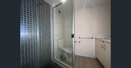 Furnished Student Only Accommodation - Prime Varsity Lakes Location! - Photo 3