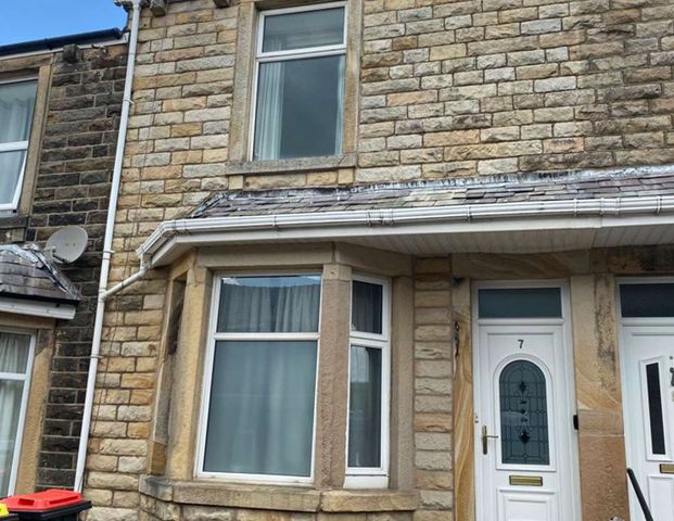 Beautiful 4 Bedroom home located on Bowerham Room 3 - Photo 1