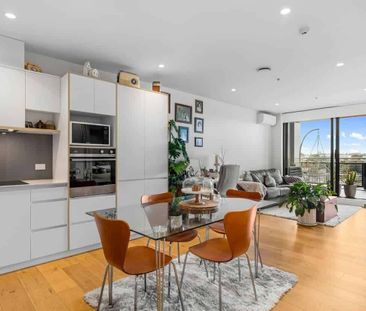 Chic 2BR 2 bath Apt with Views! - Photo 1