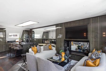 A brand new three-bedroom duplex penthouse apartment with private terrace located just a short walk from Kensington High Street. - Photo 2