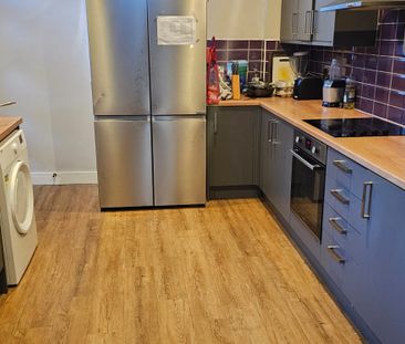 6 Bed - 4 Rosemont Road, Leeds - LS13 3PP - Student/Professional - Photo 4