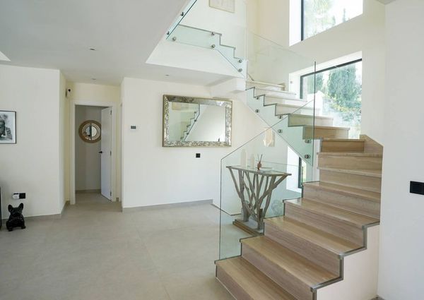 Luxury Villa for rent in Benahavís, Spain