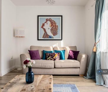 3 bedroom semi-detached house to rent - Photo 2