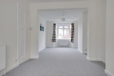 3 bedroom detached house to rent - Photo 2