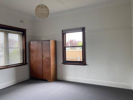 Large Family Home - Photo 3