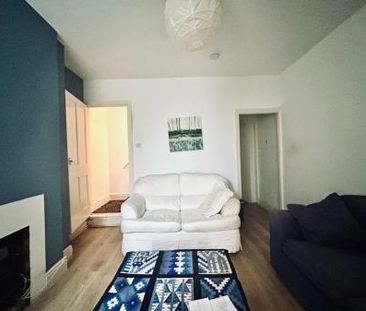 Upstairs back Floor bedroom - Photo 3