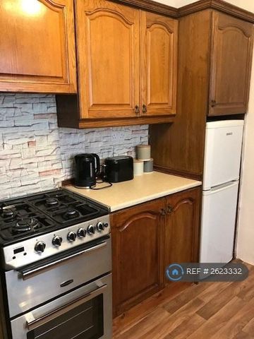 1 bedroom in a house share to rent - Photo 4