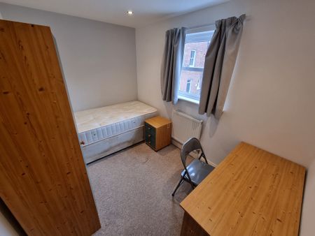 3 Bed Student Accommodation - Photo 3