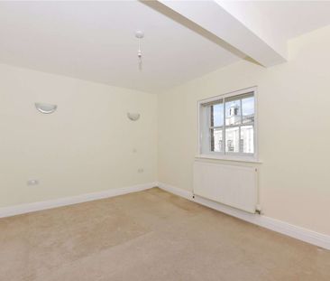 Centrally located one bedroom top floor apartment. One allocated pa... - Photo 3