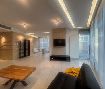 angel plaza - Photo 6