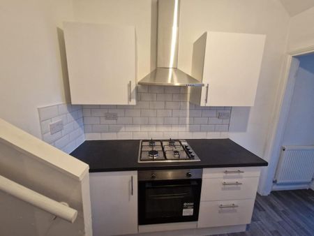 2 bedroom ground floor flat to rent - Photo 4